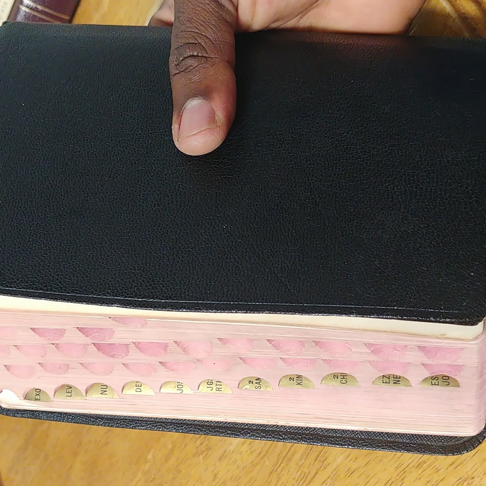 Vintage Holman Black Leather Indexed Bible - Picture 10 of 12